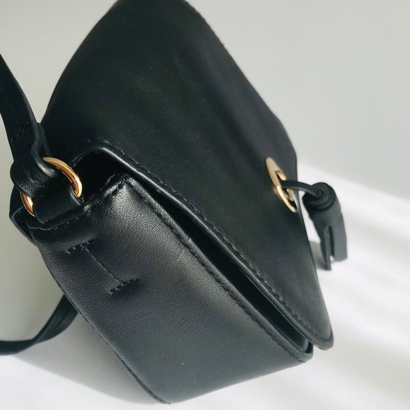 Small shoulder bag with tassel - Picture 2 of 6